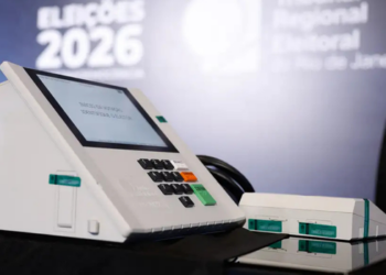 Eleitores fora da cidade onde votam podem solicitar o voto em trânsito até 20 de agosto para as eleições de 2026.