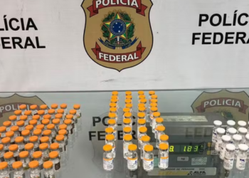 Ampolas emagrecedoras apreendidas no Aeroporto do Galeão — Foto: Divulgação/PF