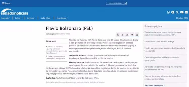 Flávio Bolsonaro publica diplomas após controvérsia sobre pós-graduação atribuída a ele em páginas oficiais.