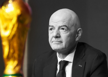 Crise na FIFA após projeto comercial aumenta questionamentos sobre Gianni Infantino e pode influenciar sua tentativa de buscar um quarto mandato.