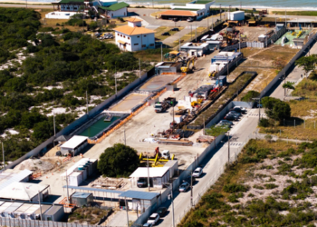 Obras do Gasoduto Raia avançam em Macaé com a execução da conexão entre os trechos marítimo e terrestre do empreendimento.