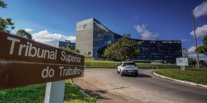 Entenda o que caracteriza assédio eleitoral no ambiente de trabalho, quais práticas são proibidas, como denunciar e quais consequências podem atingir empregadores.