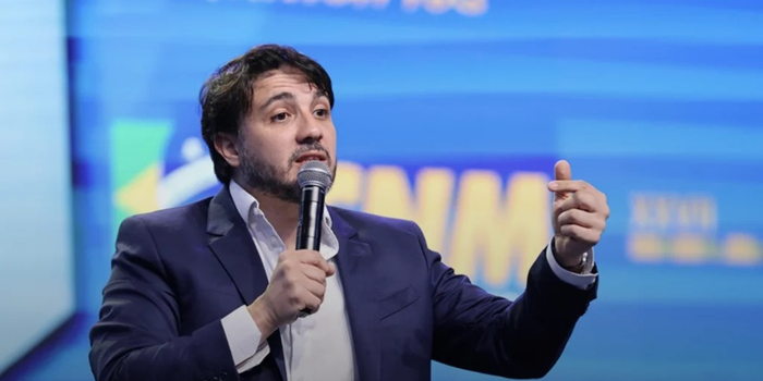 Renan Santos recorreu ao STF após o TSE negar sua participação no debate da Globo. Pedido será analisado por Cármen Lúcia.
