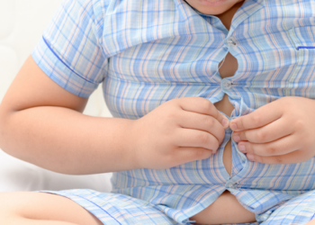 Sociedade Brasileira de Pediatria alerta para perda muscular, impactos no crescimento e transtornos alimentares ligados ao uso inadequado de canetas.