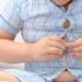 Sociedade Brasileira de Pediatria alerta para perda muscular, impactos no crescimento e transtornos alimentares ligados ao uso inadequado de canetas.