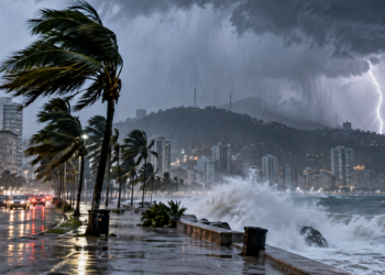 México enfrenta fortes tempestades, raios e ventos. Furacão Polo provoca chuvas intensas e aumenta risco de inundações em vários estados.