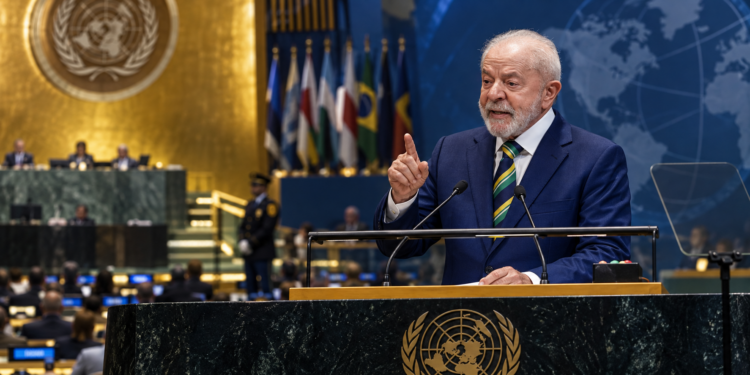 Lula rejeita intervenção militar estrangeira, cobra cooperação contra o crime organizado e alerta na ONU para tarifas comerciais e super El Niño.