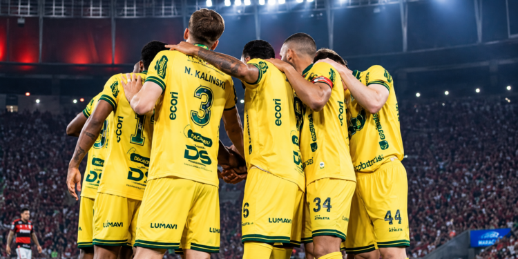 Mirassol vence o Coritiba por 2 a 1 de virada, chega aos 28 pontos no Brasileirão e mantém o Vasco dentro da zona de rebaixamento.