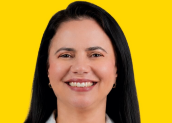 Candidata Maria Yvelônia fica ferida após trio elétrico tombar durante ato de campanha em Valparaíso de Goiás, no Entorno do Distrito Federal.