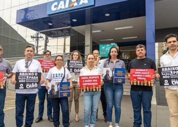 Greve da Caixa continua após rejeição da proposta para o novo acordo coletivo. Saúde Caixa é o principal ponto de divergência.