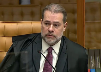 Renan Santos volta a fazer campanha nas redes após decisão de Toffoli e terá 72 horas para prestar novos esclarecimentos ao TSE.
