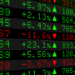 Bolsas globais avançam com recuo do petróleo nesta quarta-feira. Mercados aguardam decisões do Fed e do Copom sobre juros nos Estados Unidos e no Brasil.