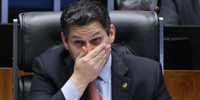 STF dá 10 dias para Senado informar registros de entrada e saída de oito pessoas desde 2019, incluindo Viviane Barci, Vorcaro e Lulinha.