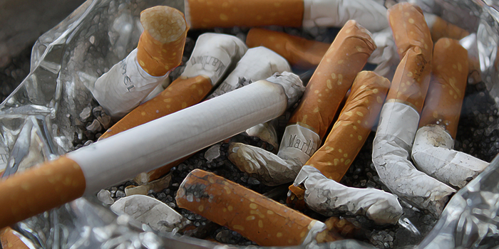 Alguns usuários estão voltando ao cigarro convencional para tentar abandonar o vape, mas especialistas alertam sobre os riscos e o uso duplo de nicotina.