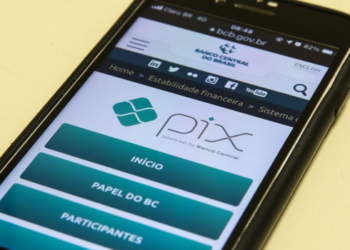 Banco Central e BCE estudam conectar o Pix ao TIPS, sistema europeu de pagamentos instantâneos, para facilitar transferências internacionais.