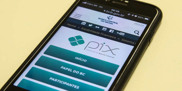 Banco Central e BCE estudam conectar o Pix ao TIPS, sistema europeu de pagamentos instantâneos, para facilitar transferências internacionais.