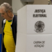 Quase 17 milhões de brasileiros com mais de 70 anos estão aptos a votar nas eleições de 2026, segundo dados do TSE. O voto é facultativo para essa faixa etária.