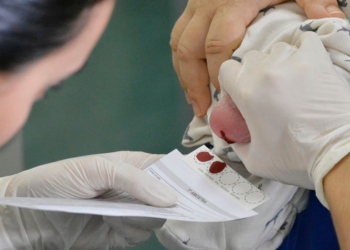 Setembro Roxo reforça a importância do diagnóstico precoce da fibrose cística, doença genética que afeta principalmente pulmões e sistema digestivo.