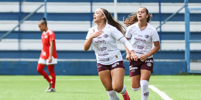 Lula sanciona projeto com novas diretrizes para o futebol feminino, incluindo profissionalização, igualdade e combate à violência no esporte.
