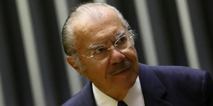 José Sarney, de 96 anos, segue internado no Hospital Sírio-Libanês para tratar pneumonia bacteriana. Segundo o hospital, quadro permanece estável.