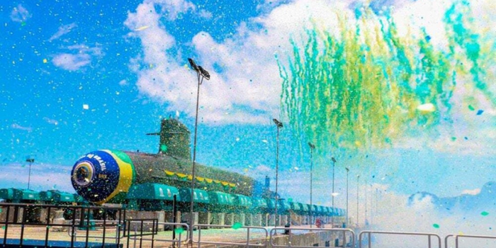 Submarino Almirante Karam realiza primeira imersão estática em Itaguaí e avança nos testes antes da entrada em operação prevista para 2027.