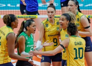 Seleção brasileira feminina comemora o título do Campeonato Sul-Americano de 2026 e a classificação para os Jogos Olímpicos de Los Angeles 2028, no Maracanãzinho.