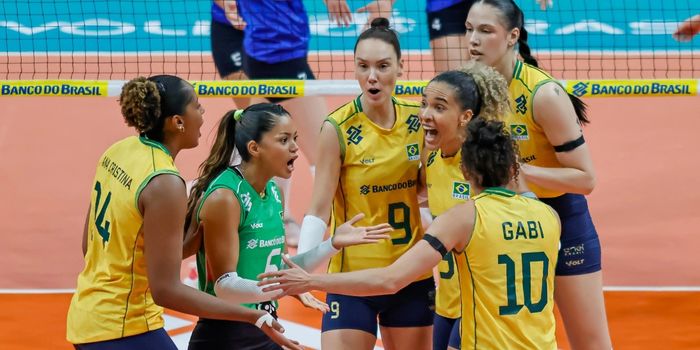 Seleção brasileira feminina comemora o título do Campeonato Sul-Americano de 2026 e a classificação para os Jogos Olímpicos de Los Angeles 2028, no Maracanãzinho.