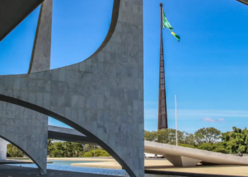 Entenda quais são as responsabilidades do presidente da República e dos governadores e como a Constituição divide as competências entre União e estados.