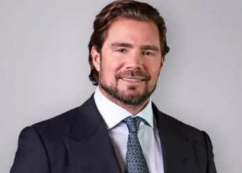 Daniel Vorcaro teria ameaçado divulgar informações sobre autoridades caso seu pai, Henrique Vorcaro, não consiga deixar a prisão para tratamento de saúde.