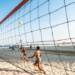 Torneio de futevôlei reúne cerca de 90 atletas neste sábado em Macaé para celebrar os cinco anos da Escola Futevôlei Fabiano.