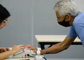 Beneficiários do INSS que votarem nas eleições de 2026 poderão ter a Prova de Vida registrada automaticamente pelo cruzamento de dados.