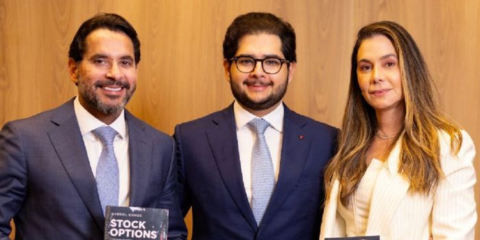 O desembargador Newton Ramos, do TRF-1, e sua esposa, a advogada Camilla Ramos, cujo escritório firmou contrato com o Banco Master prevendo honorários de até R$ 427 milhões.