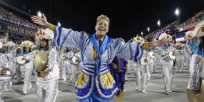 Escolas do Grupo Especial do Rio iniciam as finais de samba-enredo para o Carnaval 2027, com decisões de Portela, Mangueira e Mocidade neste fim de semana.