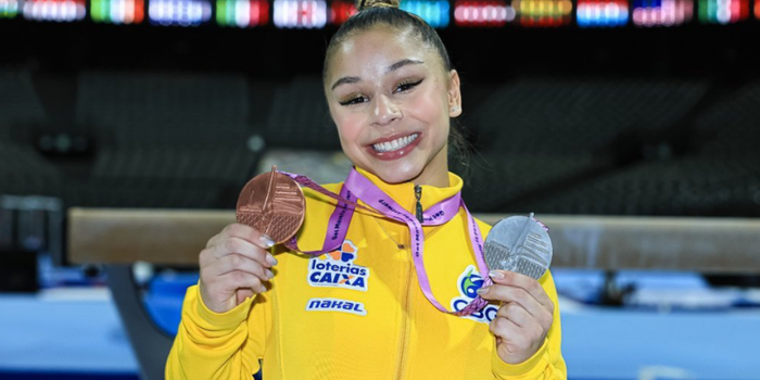 Flávia Saraiva conquista a medalha de ouro nas paralelas assimétricas na Copa do Mundo de Ginástica Artística, disputada na Hungria.