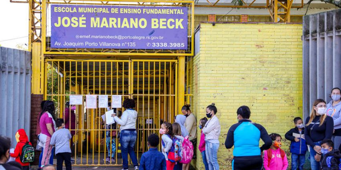 Nota técnica orienta escolas brasileiras a ampliar prevenção diante de ondas de calor, tempestades, secas e incêndios.