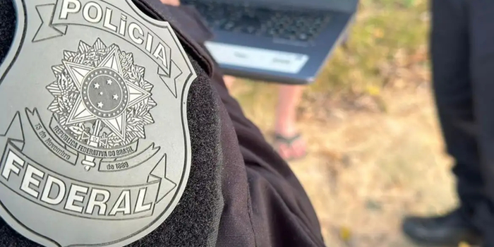 Polícia Federal cumpre 49 mandados na Operação Make Up, que investiga suspeitas de desvio de emendas e possíveis repasses ligados ao filme “Dark Horse”.