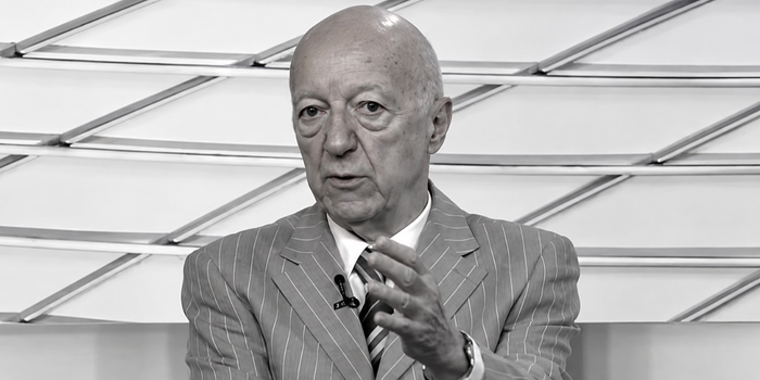 Claudio Carsughi morreu aos 93 anos após 27 dias de internação. Jornalista construiu longa carreira no futebol e no automobilismo brasileiro.