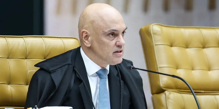 Alexandre de Moraes se declarou impedido de analisar ação que pede registros de entrada no Senado de sua esposa, Viviane Barci, e outras pessoas.