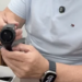 Macaé planeja sistema eletrônico para monitorar medidas protetivas, com dispositivos para agressores e vítimas, botão de pânico e alertas de aproximação.