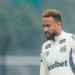 Santos suspende temporariamente patrocínio máster da Novibet após MP que proíbe bets no Brasil e avalia retirar a marca da camisa contra o São Paulo.