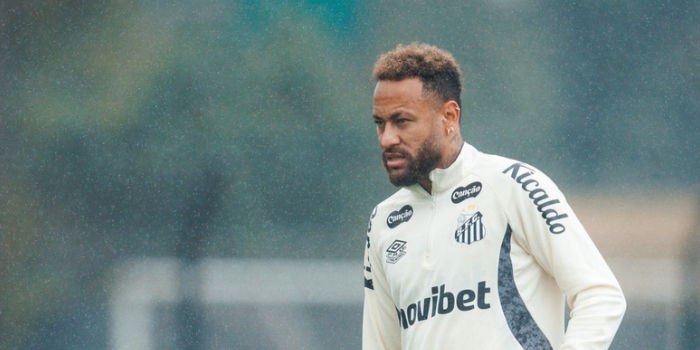 Santos suspende temporariamente patrocínio máster da Novibet após MP que proíbe bets no Brasil e avalia retirar a marca da camisa contra o São Paulo.