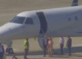 Alexandre de Moraes e Viviane Barci de Moraes desembarcam de jatinho executivo no Aeroporto Santos Dumont, no Rio de Janeiro, em 22 de agosto de 2025.