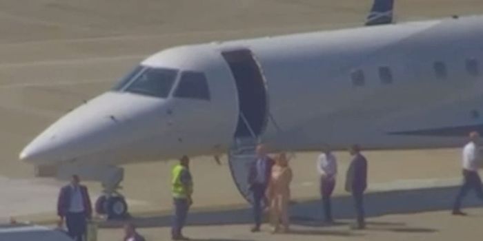 Alexandre de Moraes e Viviane Barci de Moraes desembarcam de jatinho executivo no Aeroporto Santos Dumont, no Rio de Janeiro, em 22 de agosto de 2025.