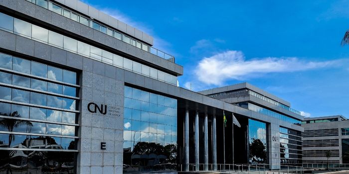 CNJ determina cancelamento de 16 precatórios avaliados em R$ 4,7 bilhões e manda devolver valores à Conta Única do Tesouro Nacional.