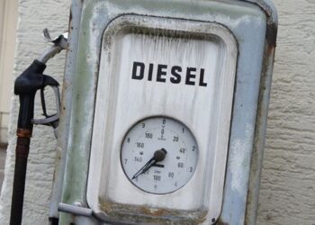 Subsídio ao diesel permanece em R$ 2,12 por litro por mais 30 dias após publicação de portaria do Ministério da Fazenda.