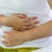 Casos de doenças inflamatórias intestinais cresceram cinco vezes no Brasil entre 2012 e 2025. Estudo projeta avanço até 2035.