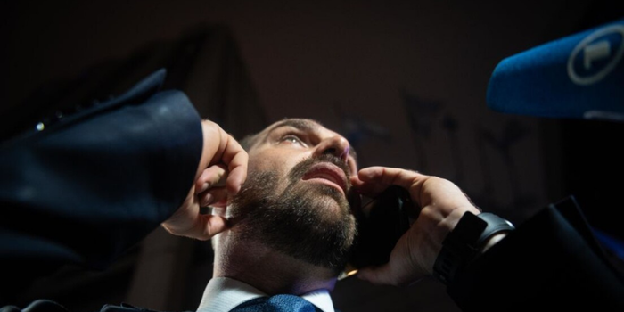 Eduardo Bolsonaro voltou a defender sanções dos EUA contra autoridades brasileiras após a divulgação de mensagens ligadas ao caso Banco Master.