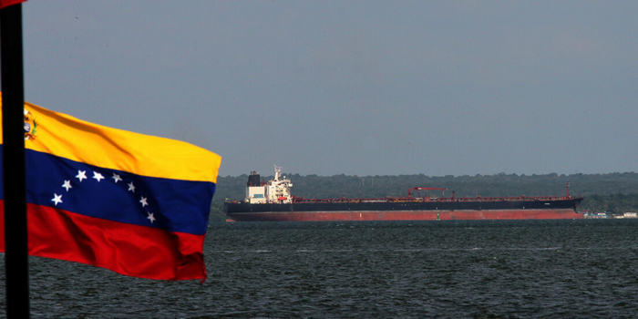 Venezuela e Estados Unidos ampliam parceria energética com novos acordos para investimentos no setor de petróleo e recuperação da produção.