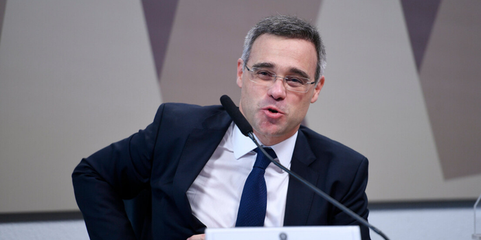 Deputados de PT, PCdoB, PSOL e Rede pedem que a PGR avalie a suspeição de André Mendonça no caso Banco Master e questionam sigilos.