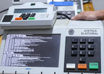 TSE conclui assinatura e lacração dos sistemas das urnas eletrônicas para as eleições de 2026, garantindo a integridade dos programas utilizados na votação.